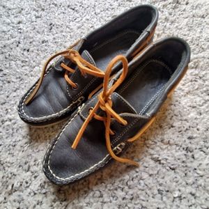 Roots Canada leather loafer with strings Size 5